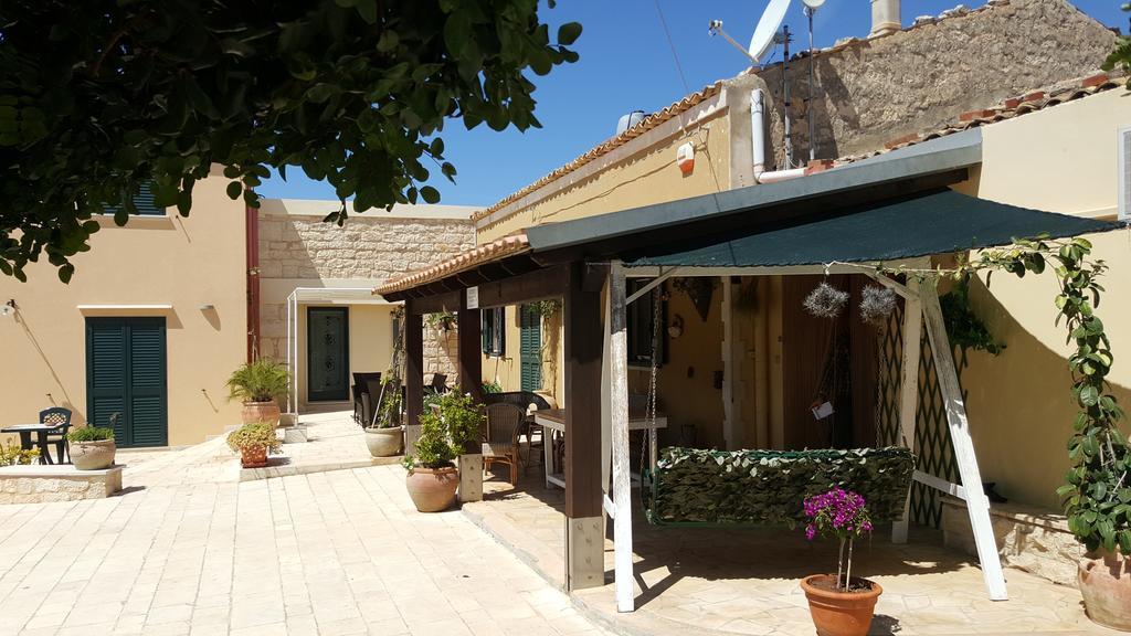 Alla Corte Di Nonna Maria Villa Pozzallo Exterior photo