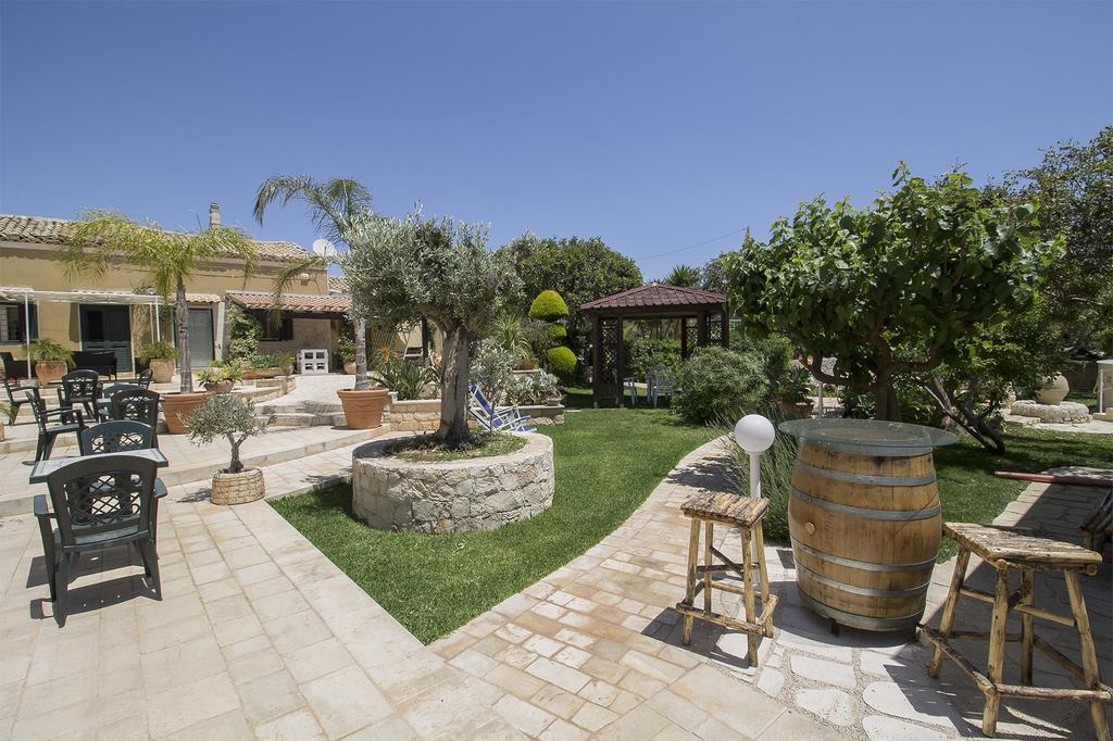 Alla Corte Di Nonna Maria Villa Pozzallo Exterior photo